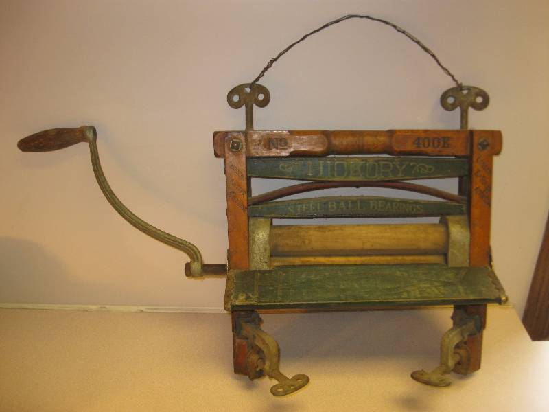 lot 171 image: Hickory Ball Bearing Laundry Wringer. ...