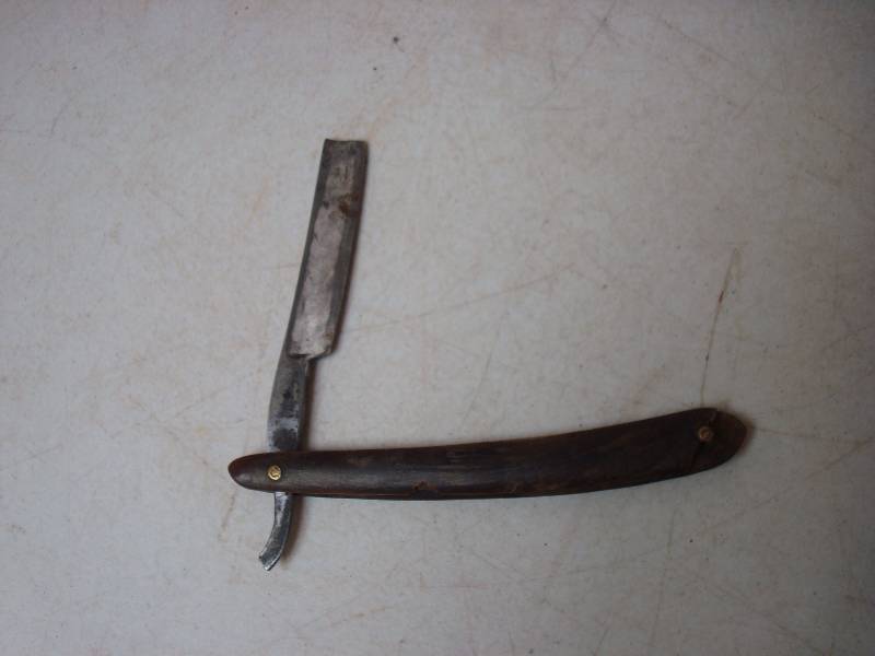 lot 242 image: Vintage Wood Handle Straight Razor. Has Wear,...
