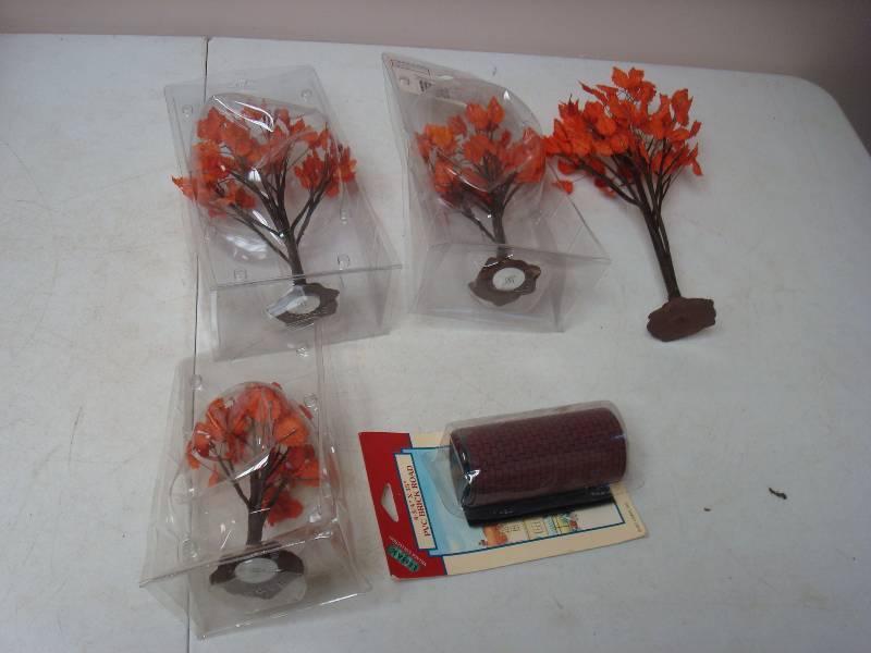 lot 261 image: Model Town Items....