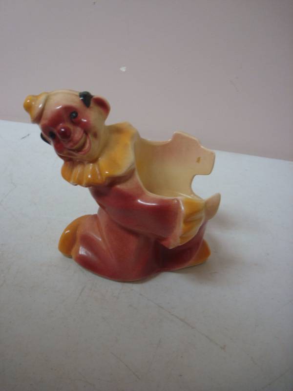 lot 265 image: Vintage California&nbspPottery Clown Planter...