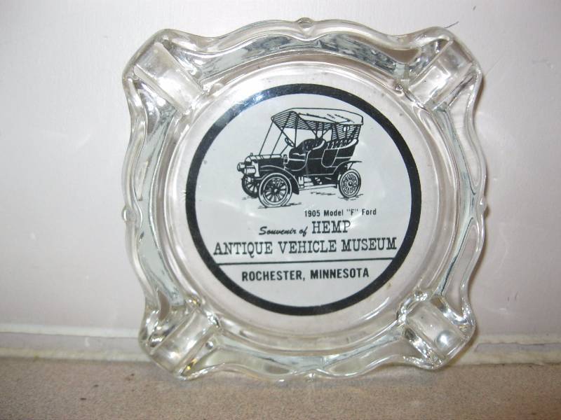 lot 274 image: Vintage Hemp Antique Vehicle Museum Glass Ash...