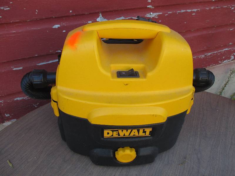 Dewalt DC 500 2 gallon cordless  c...