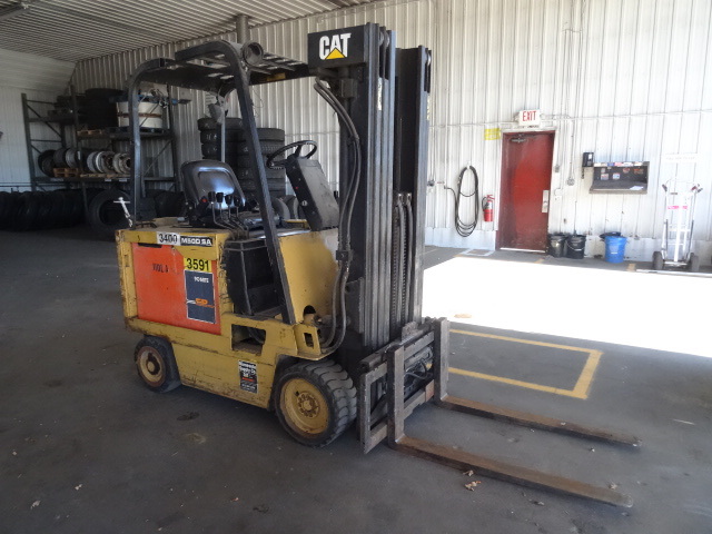 lot 1A image: Cat Forklift