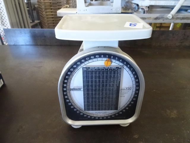 lot 8 image: Pelouze Model Y50 50 lb. Mail Scale