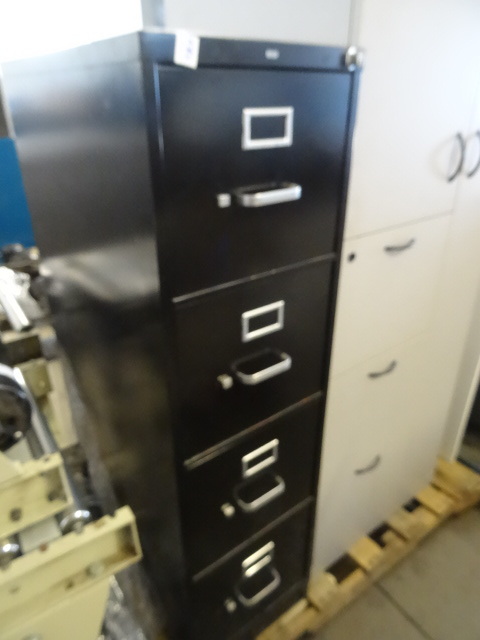 lot 18 image: 15 Metal 4 Drawer File Cabinet