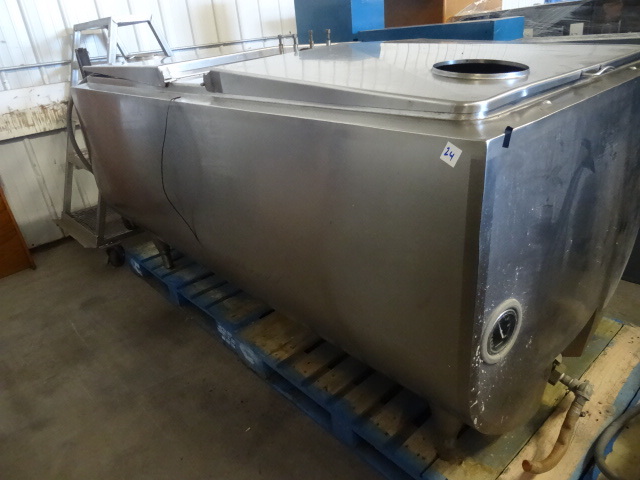 lot 24 image: Refrigerated Bulk Mixer Tank