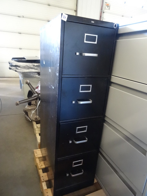lot 31 image: 15 Metal 4 Drawer File Cabinet