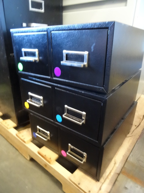 lot 32 image: 3 Index File Cabinets, 2 Drawers Each