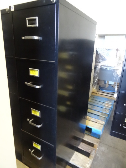 lot 58 image: 15 Metal 4 Drawer File Cabinet