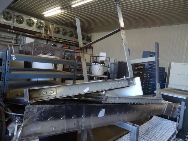 lot 63 image: Powered Roller Conveyer