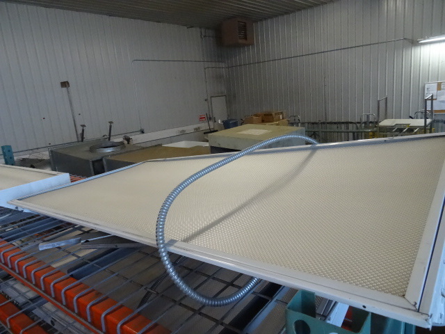 lot 90 image: 5 Misc Fluorescent Lights All are 4