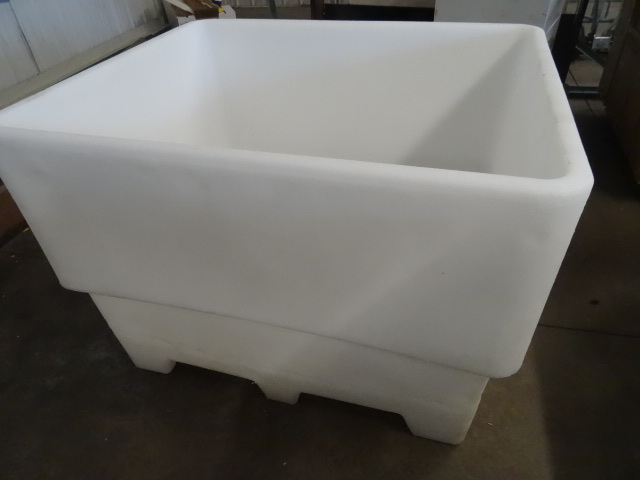 lot 97 image: Poly Liquid Tote, Fork Lift Pockets
