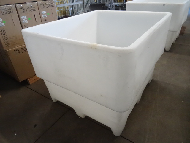 lot 98 image: Poly Liquid Tote, Fork Lift Pockets