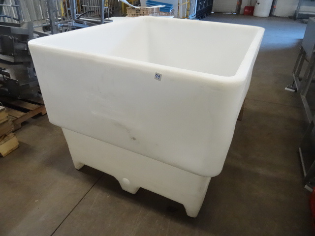 lot 99 image: Poly Liquid Tote, Fork Lift Pockets