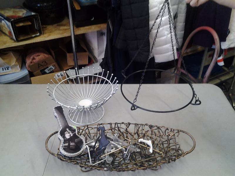 Metal Dish, Hanging Display, Asst. Easels, Elvis Tin