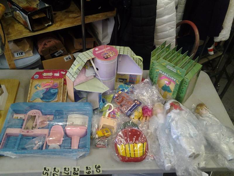 Bratz Doll House, Doll Furniture, New Doll Clothes (Madeline)