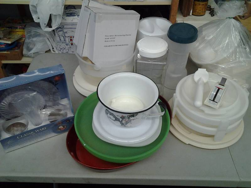 Lot Of Plastic Wares Food Storage, Servers, Microwave Egg Poachers, More