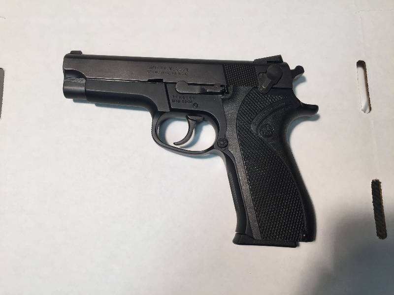 lot 21 image: Smith Wesson 5904 Semi-Auto 9mm Handgun