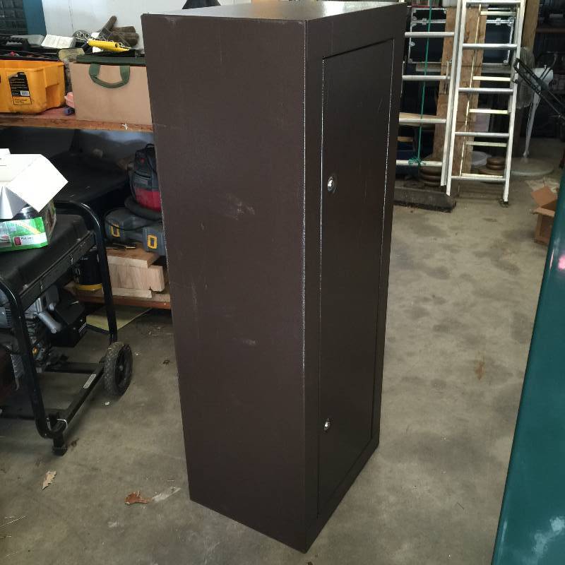 lot 38 image: Brown gun locker, used with 3 shelves and key
