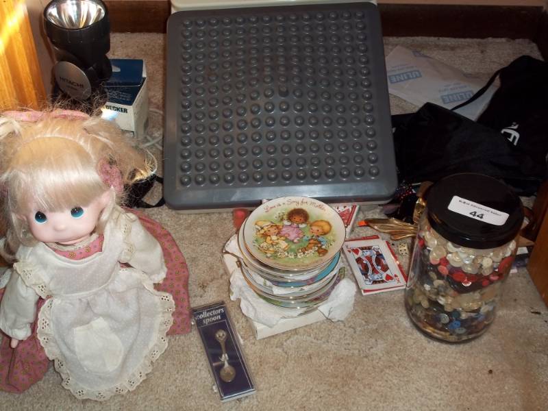 lot 44 image: Shelf of doll, foot massager, collector plates and buttons with misl content.