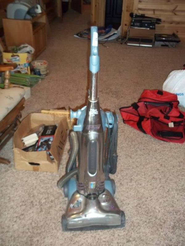 lot 71 image: Dirt Devil  12 amp self propelled vacuum cleaner