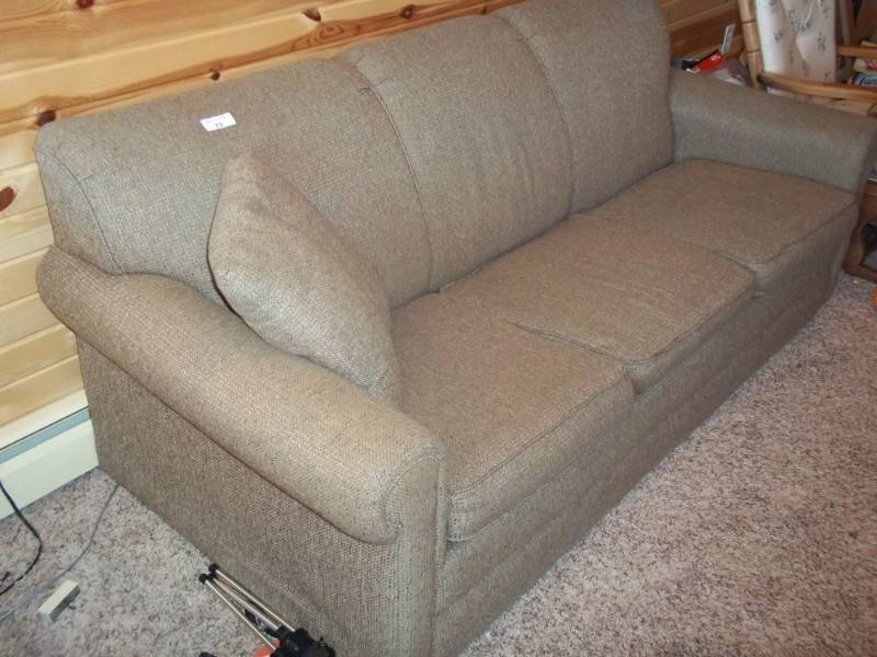 lot 73 image: Couch  sofa with hid abed