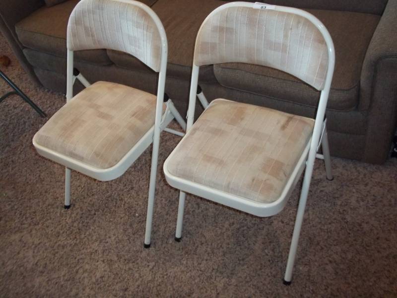 lot 83 image: Pair of Folding chairs Cream color