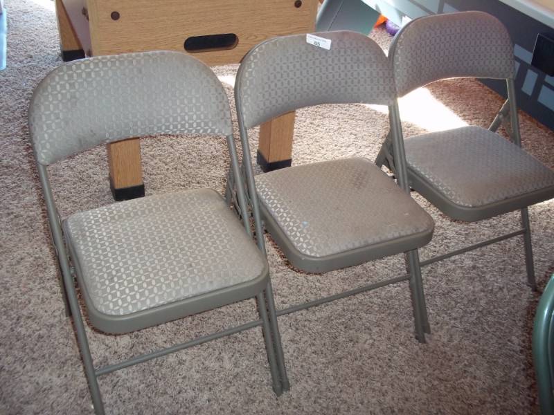 lot 85 image: 3 Folding chairs Gray color