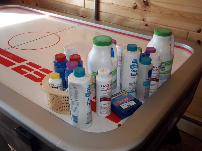 lot 86 image: Hot tub chemicals
