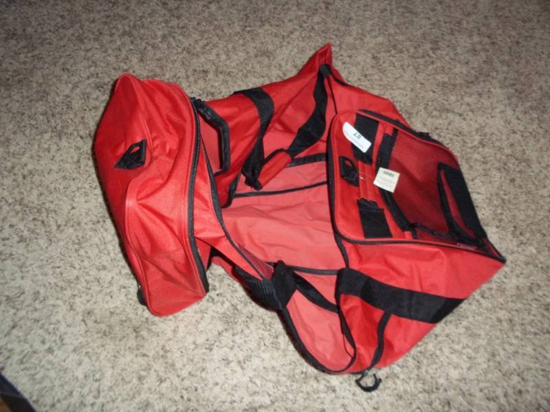 lot 87 image: New with tag duffle bag