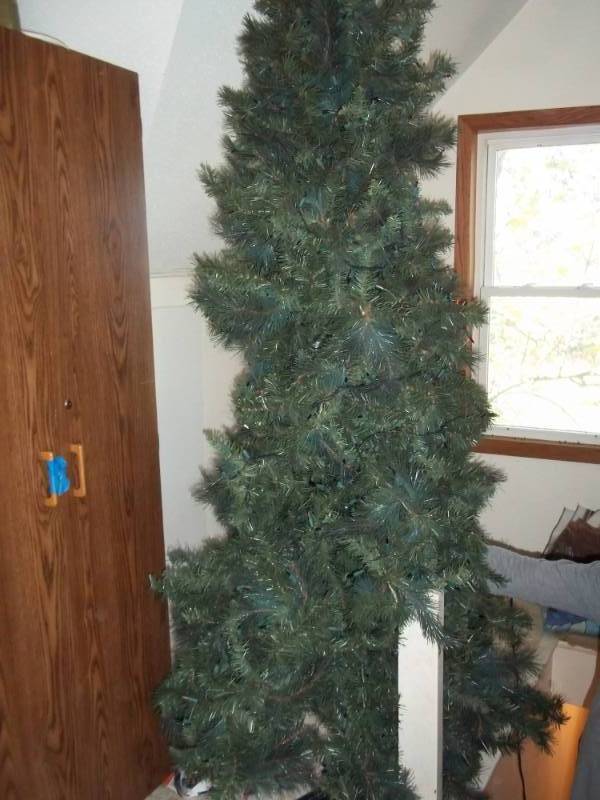 lot 110 image: Christmas tree