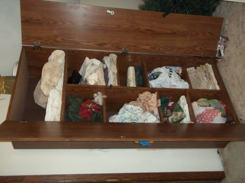 lot 437 image: Storage shelves with all contents includes craft items and bedding