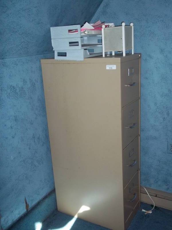 lot 115 image: 4 drawer File cabinet with paper organizers