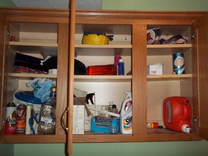 lot 125 image: All items in Cabinets, all 3 shelves, cabinet not included
