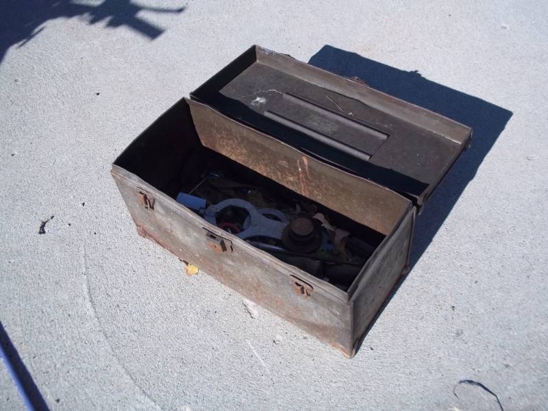 lot 130 image: Vintage metal tool box
