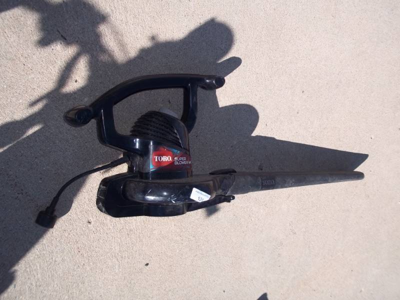lot 131 image: Toro leaf blower 12v