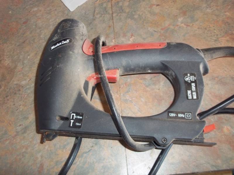 lot 159 image: Electric staple gun