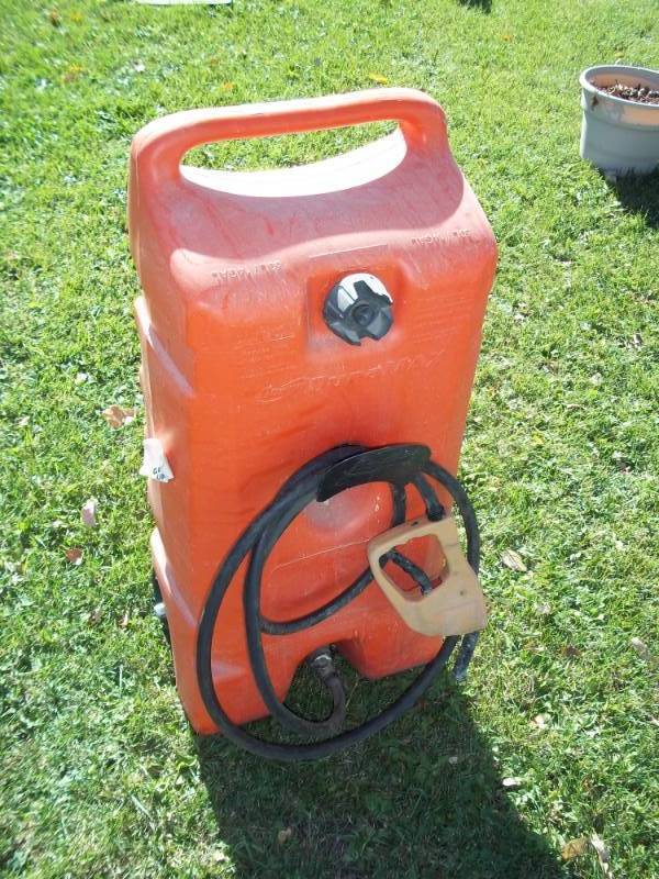 lot 166 image: 14 gallon portable gas tank