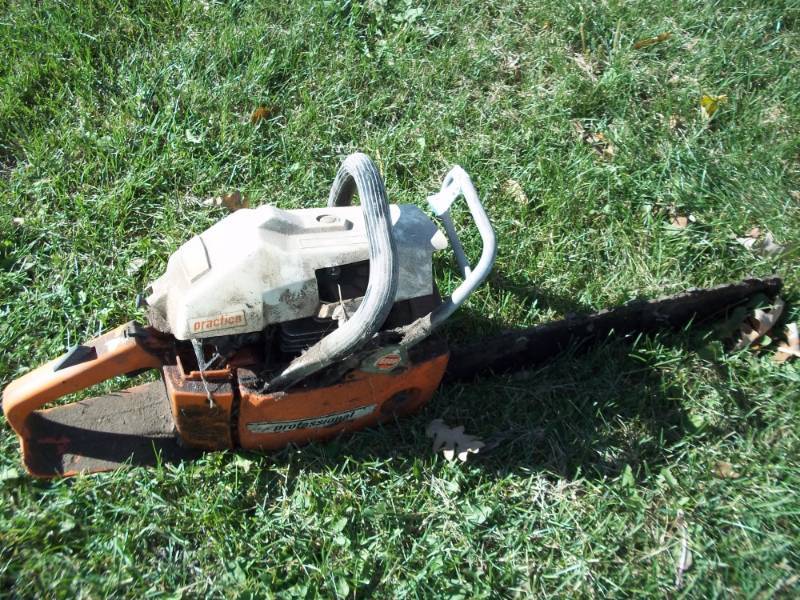 lot 168 image: Husquarna Chain saw 16 bar