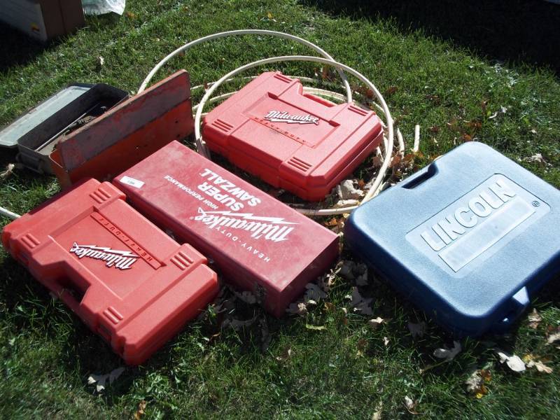 lot 186 image: empty tool cases and 2 tractor tool boxes