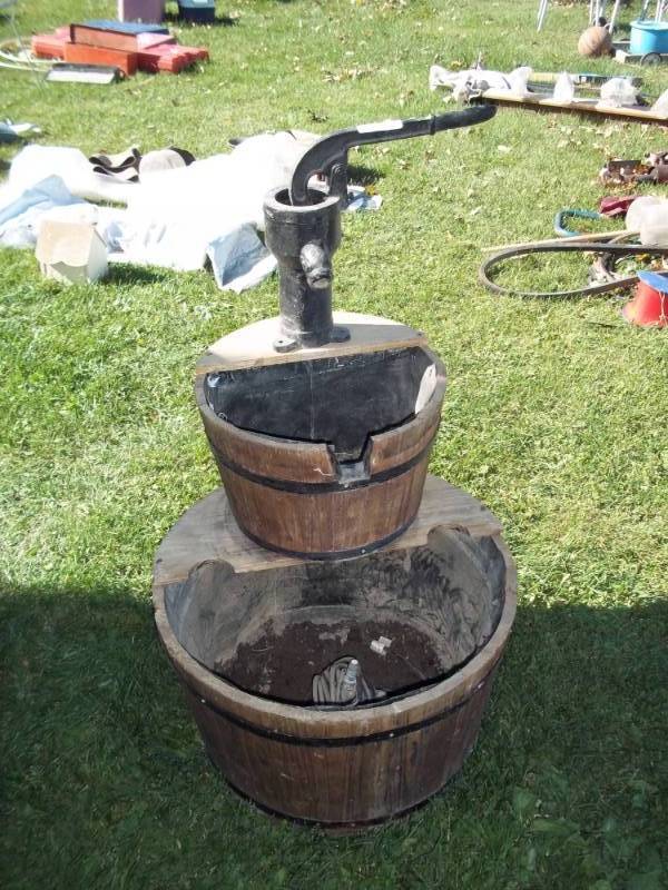lot 189 image: Water fountain