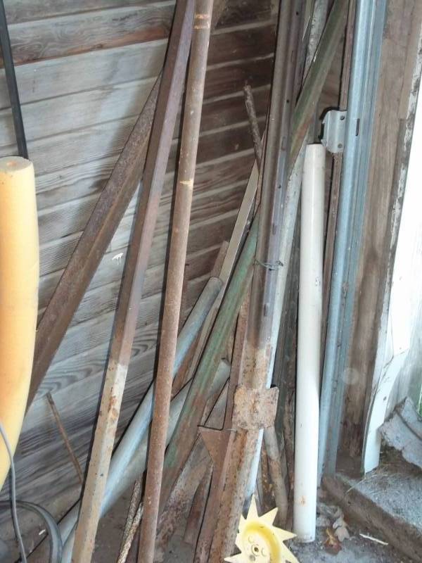 lot 200 image: fence post, pipes