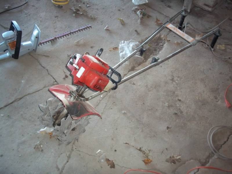lot 204 image: Garden tiller