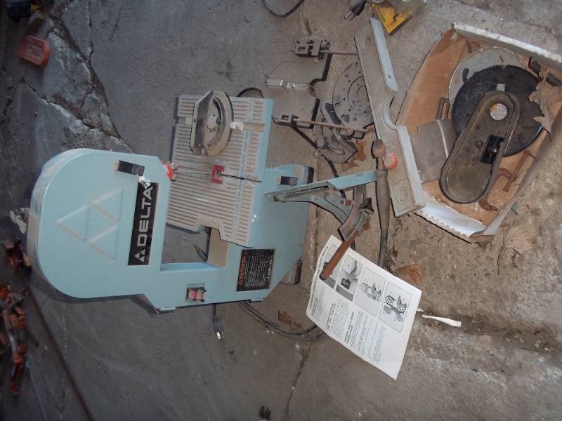 lot 207 image: Delta band saw