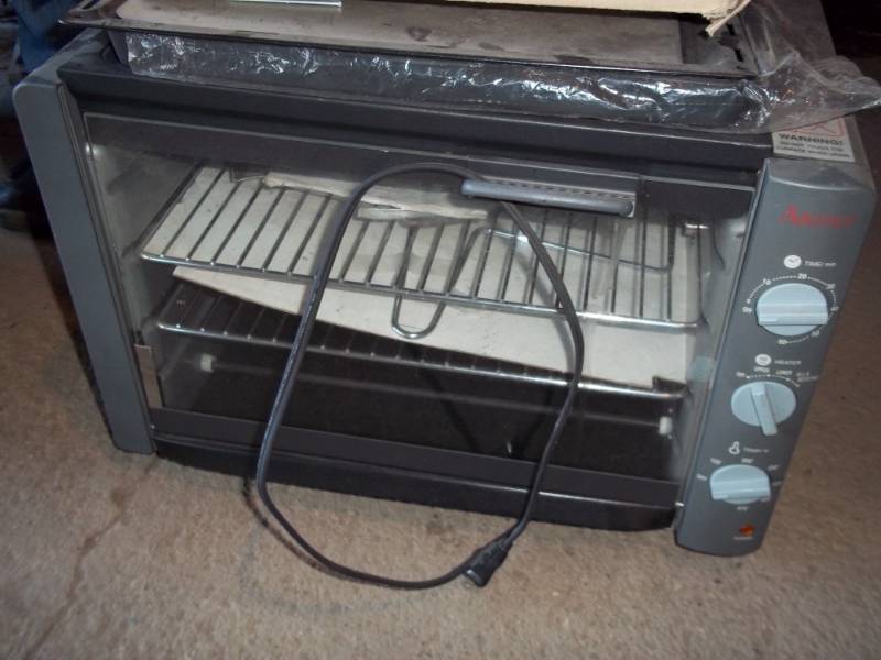lot 222 image: New Toaster oven