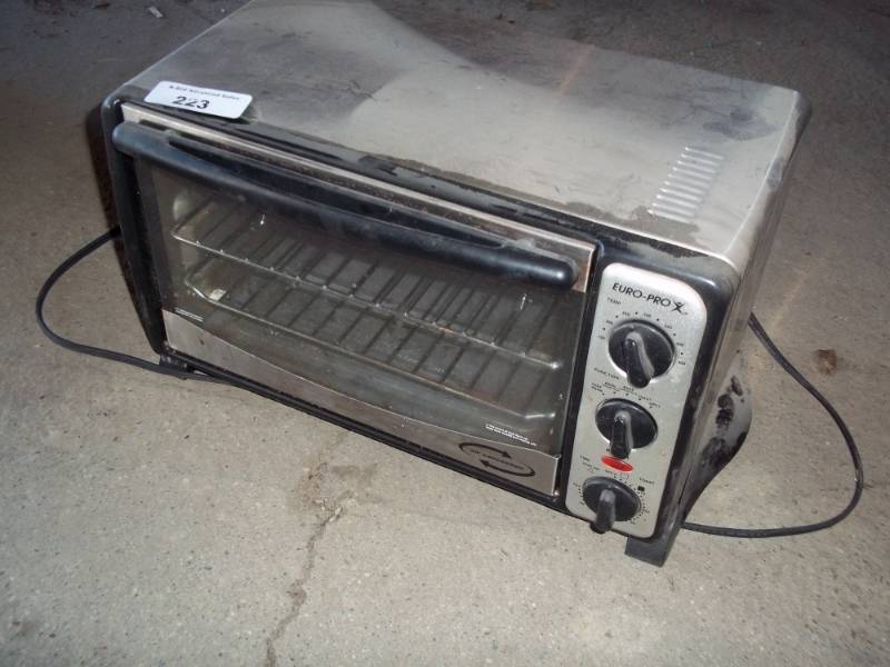 lot 223 image: Toaster oven