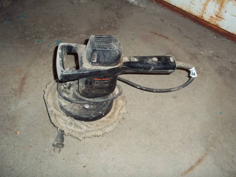 lot 234 image: Black and Decker polisher
