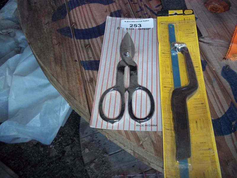 lot 253 image: Tin Snip, Hack Saw