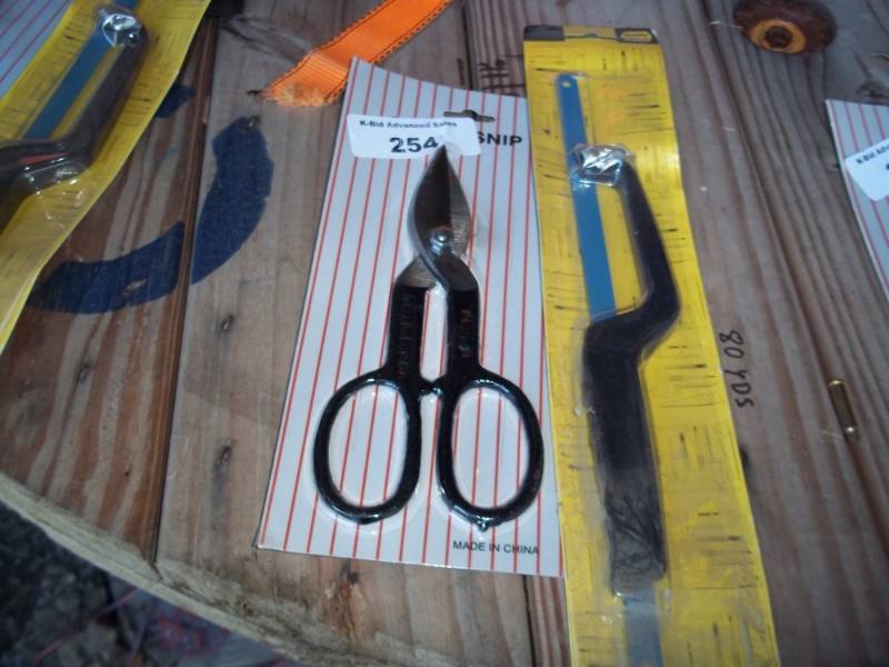 lot 254 image: Tin Snip, Hack Saw