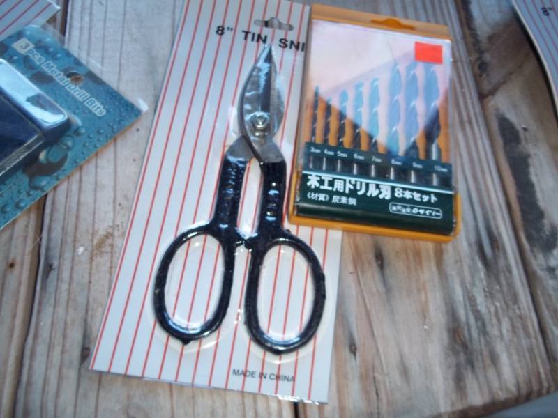 lot 260 image: Tin Snip, Drill Bits